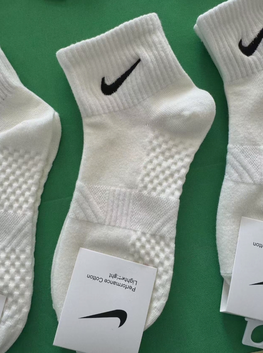 Nike Cushioned Mesh Crew Socks - Details
