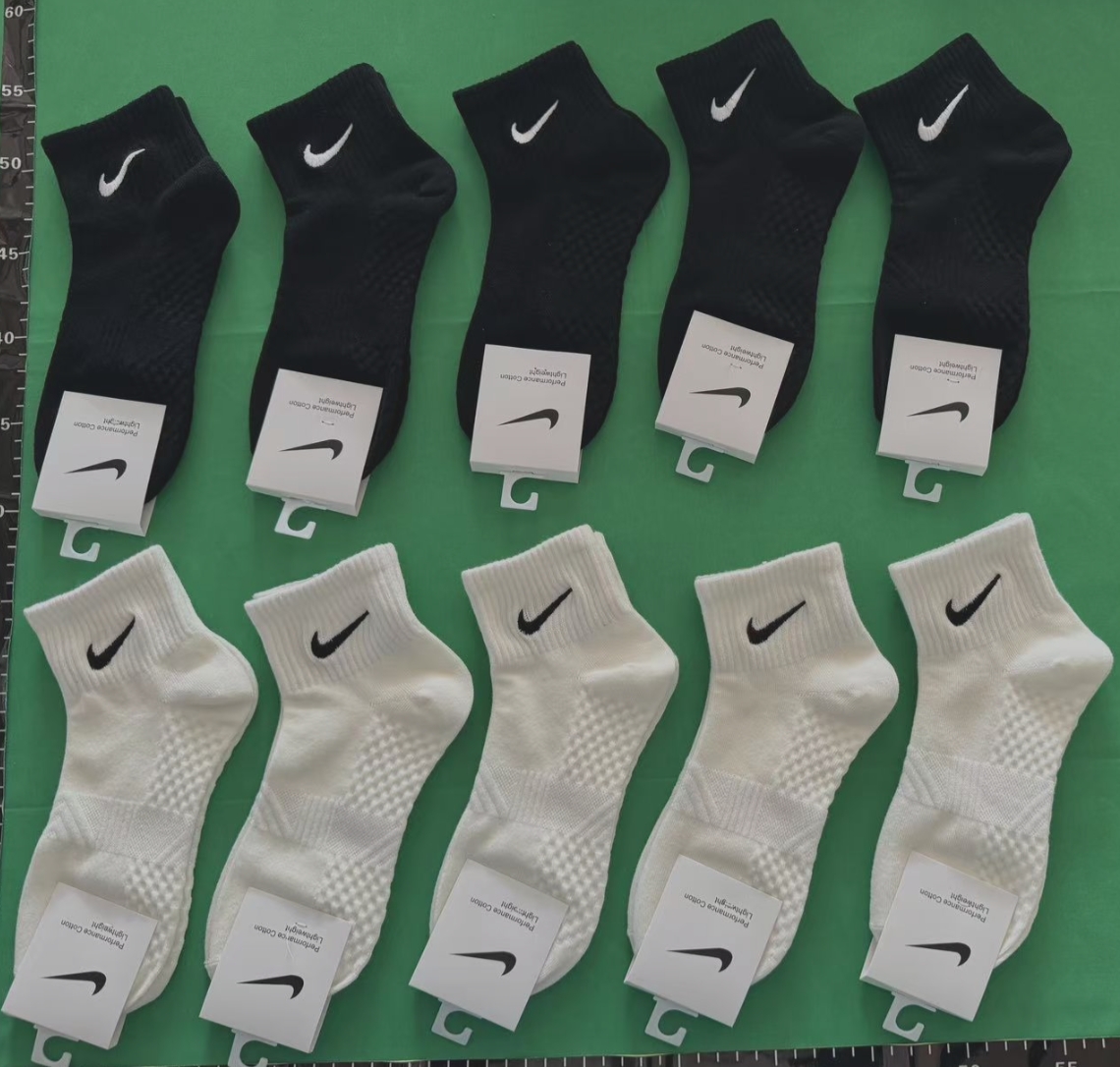 Nike Cushioned Mesh Crew Socks - Details