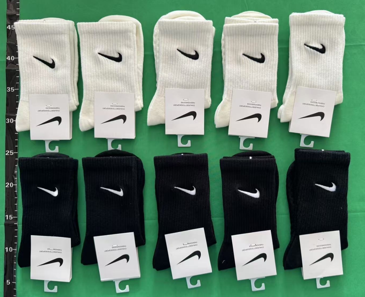 Nike Cushioned Mesh Crew Socks - Details