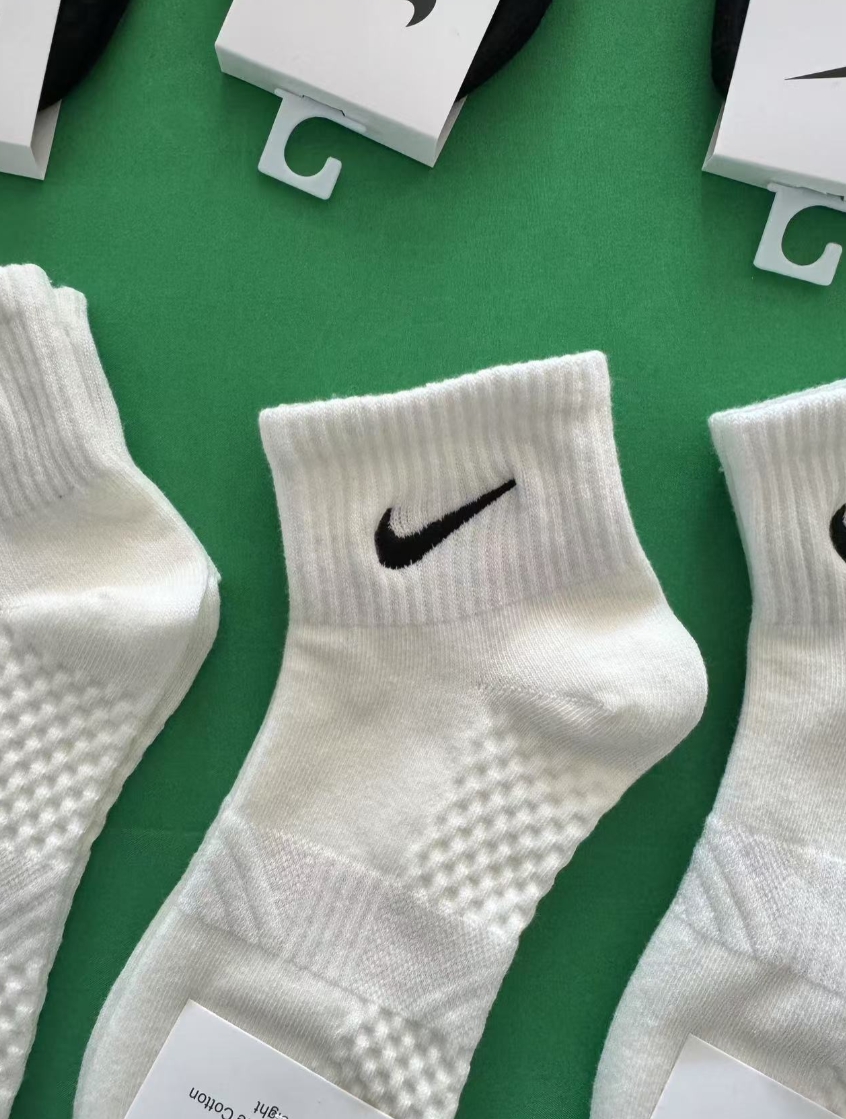 Nike Cushioned Mesh Crew Socks - Details