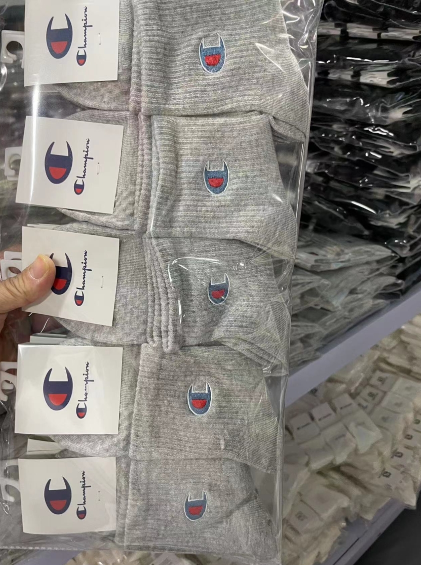 Champion-Inspired Crew Socks (3 Colors) - Details