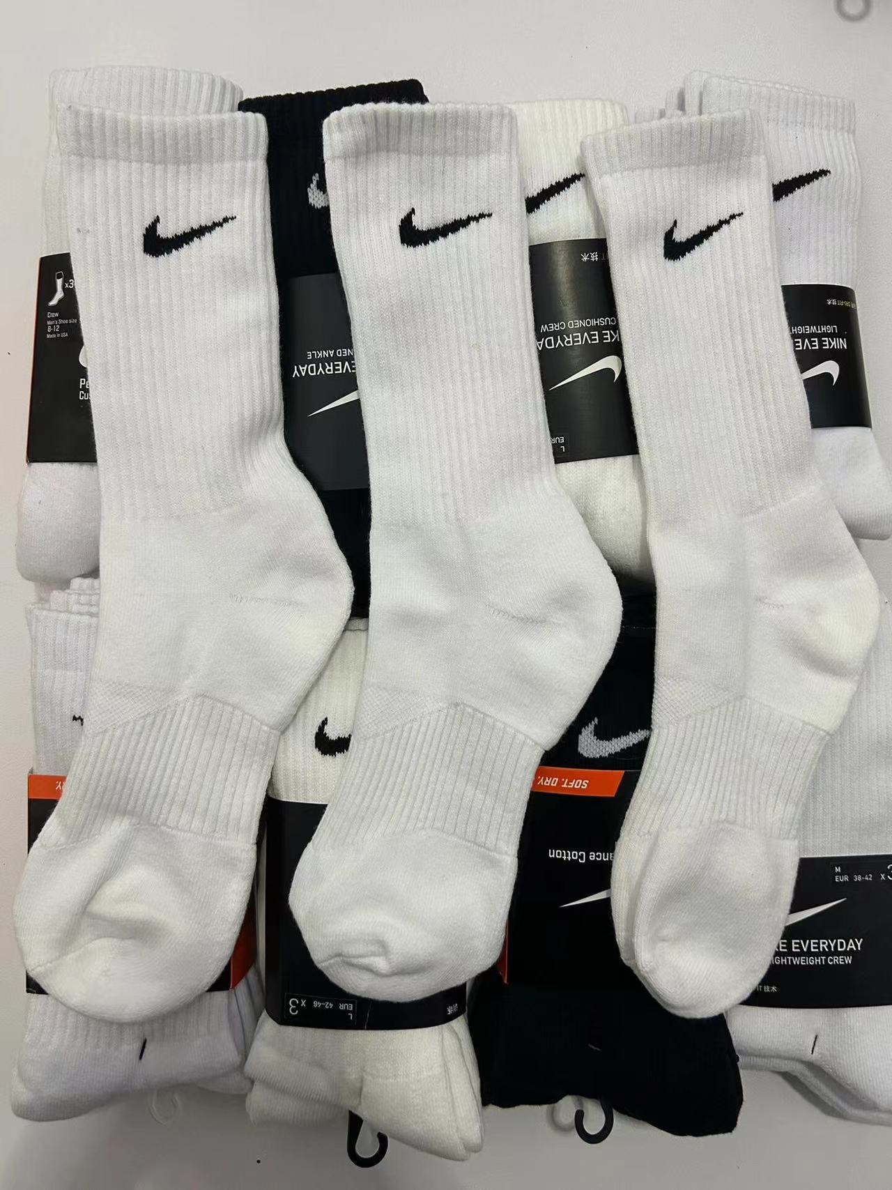 Nike Cushioned Crew Socks - Details