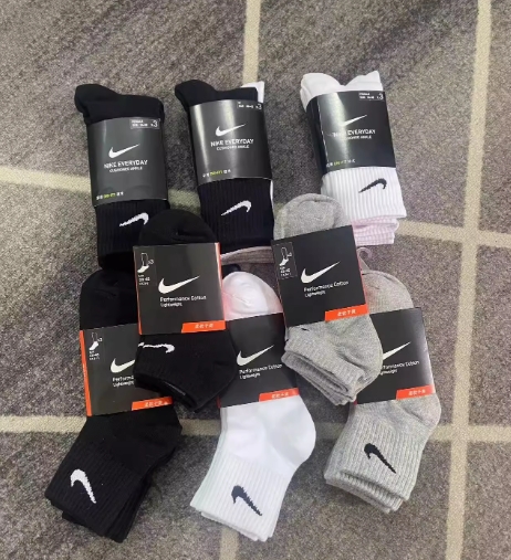 Nike Cushioned Crew Socks - Details
